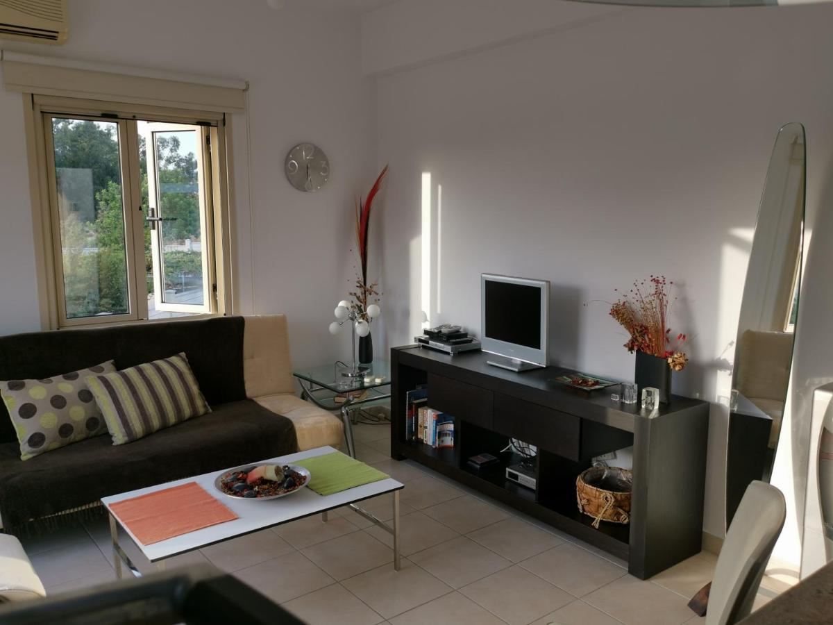 Garden Luxury Apartment Айя Напа Екстериор снимка